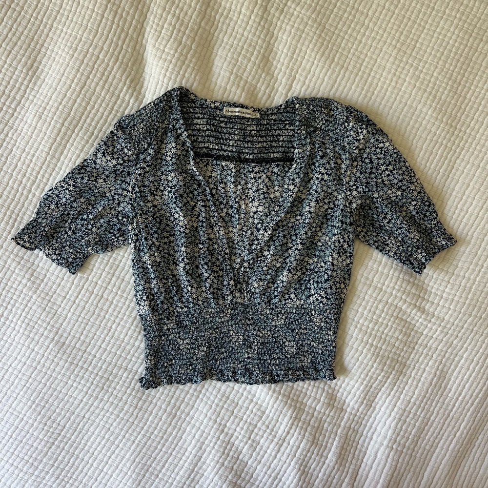 Abercrombie & Fitch Floral V-Neck Crop Top (S)